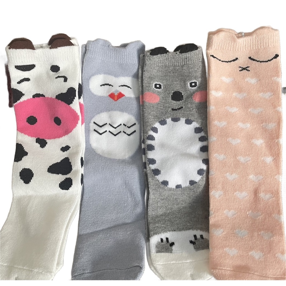 NWOT Girls Four Pair of Socks Sz 4-6